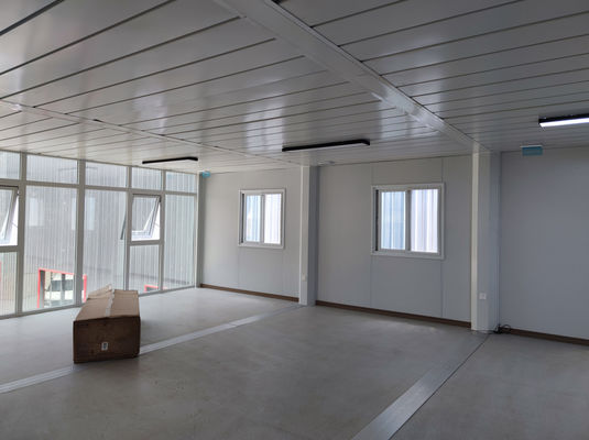 Modulaire tijdelijke geprefabriceerde scheepvaartcontainerwoningen met keuken